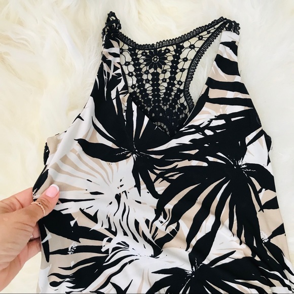 Gabby Skye Crochet Back Printed Maxi Dress - Picture 5 of 7